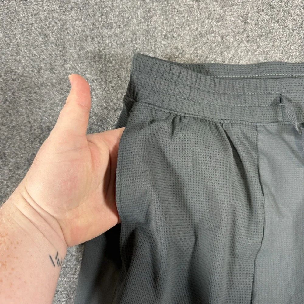 Lululemon Shorts Mens Medium Gray Real Reset‎ 13